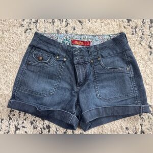 One 5 One ladies size 6 shorts